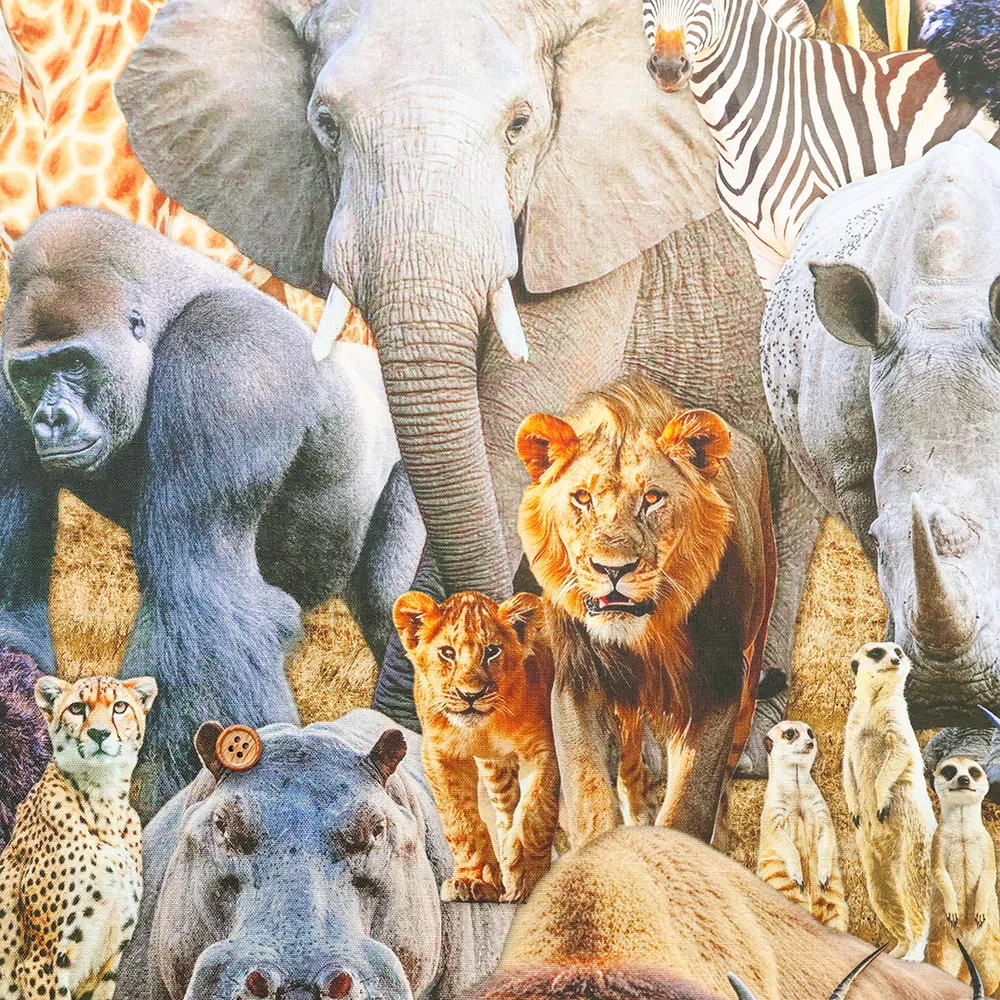 中国製　コットンシーチングインクジェットプリント生地　wild zoo