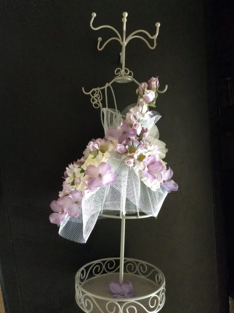 造花とレースでつくるアクセサリーホルダー